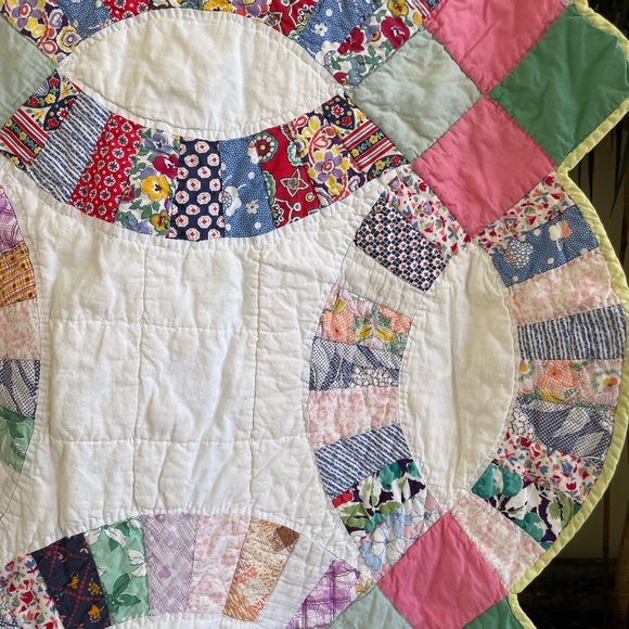 Vintage Handmade Double Wedding Ring Patchwork Quilt 84x64 Feedsack Fabrics - Picture 2 of 16